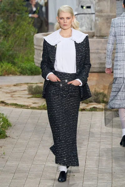 Look 15